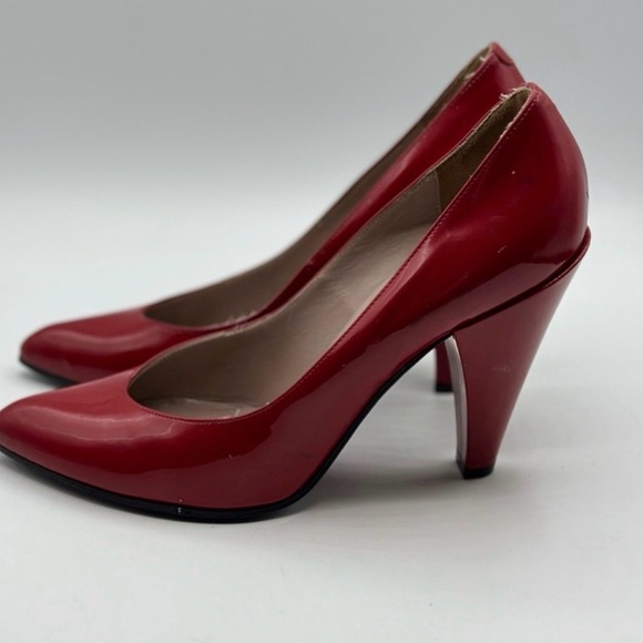 Marc by Marc Jacobs Glossy Red Pointed Toe Pumps - Picture 3 of 8